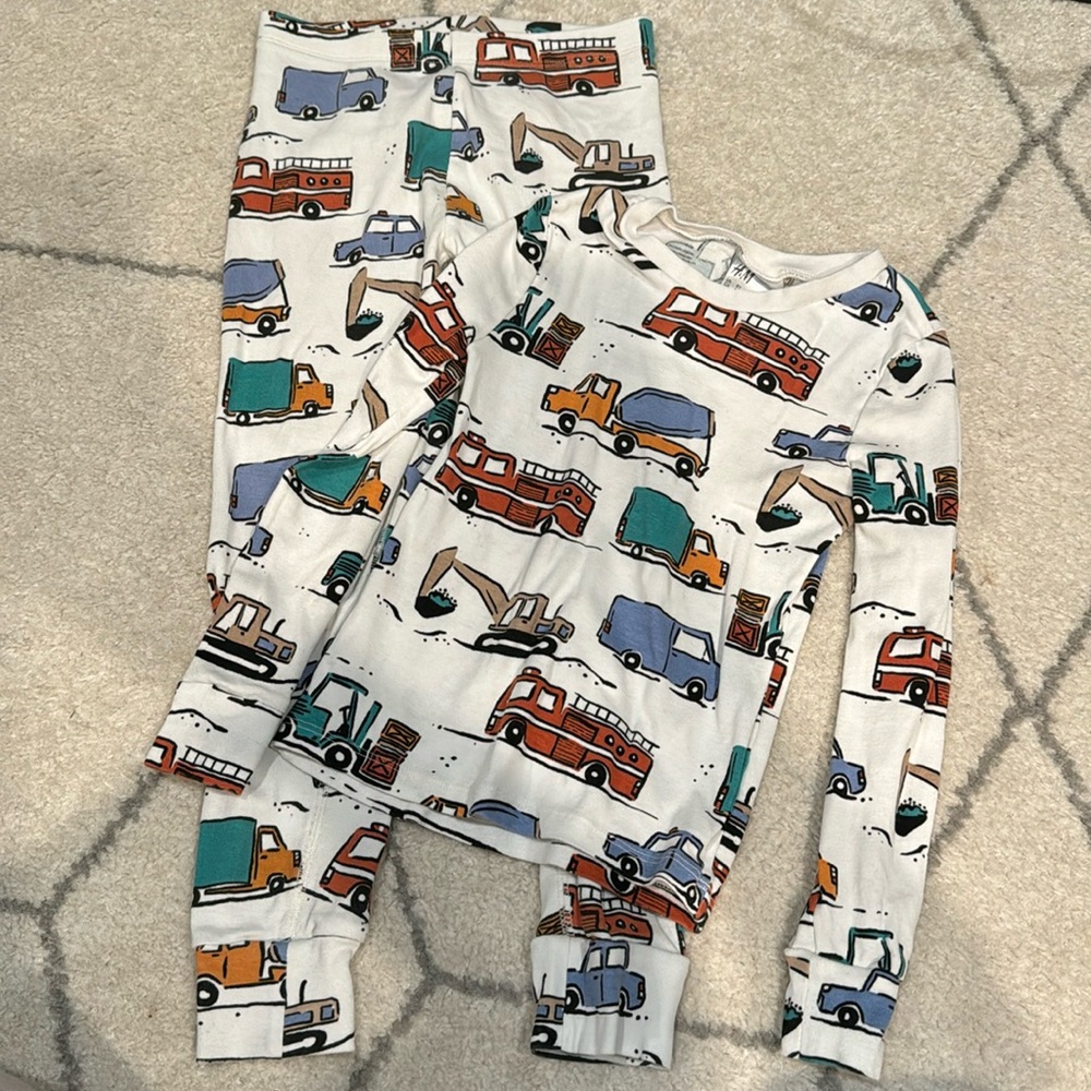 H&M Boys Pajamas Size 8 (Runs Small)